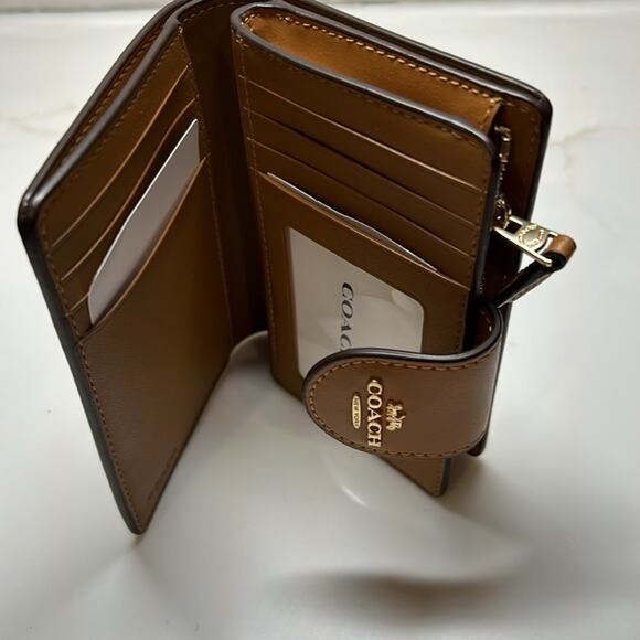 Coach Medium Corner Zip Wallet In Signature Canvas NWT - Picture 3 of 6